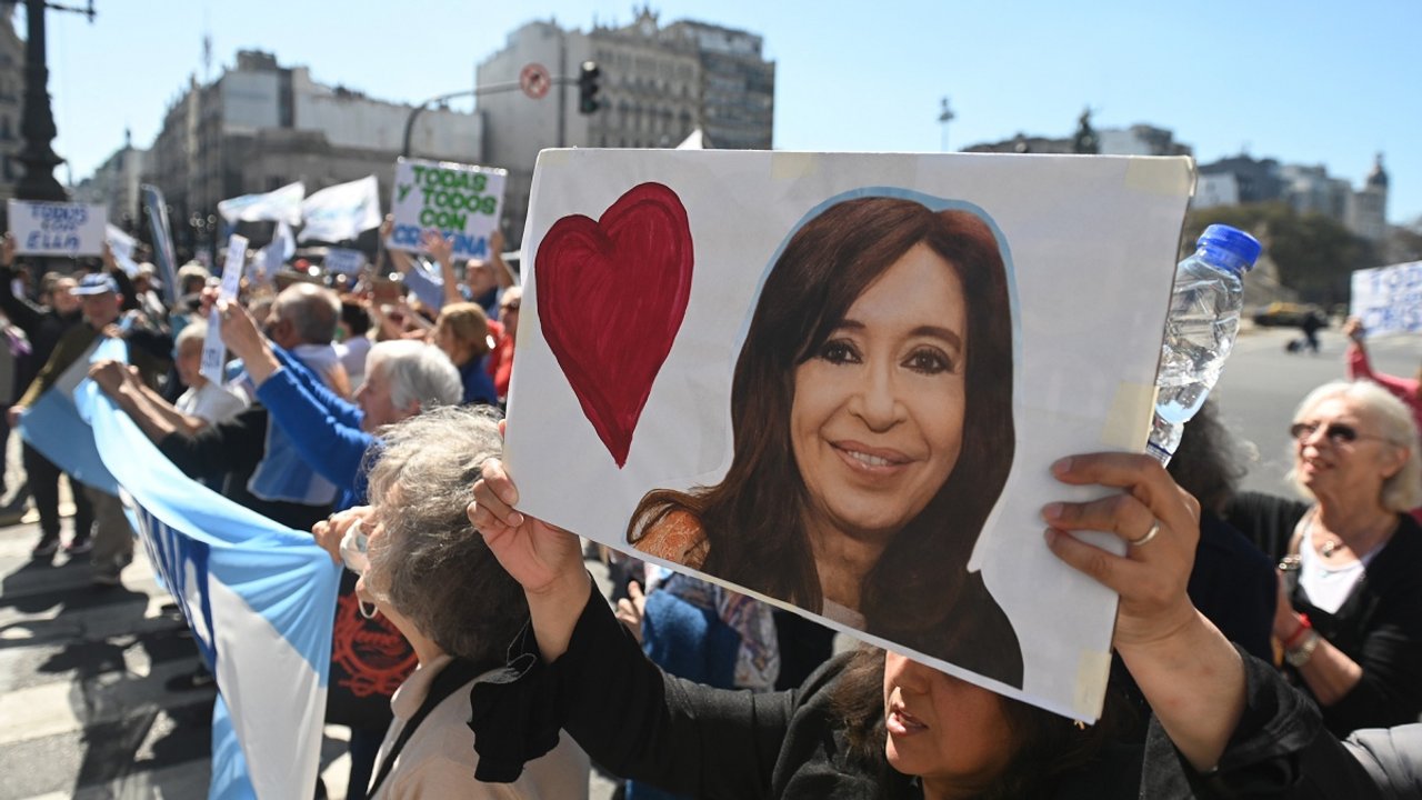 SEIS D: 6 años de prisión "administración fraudulenta" e inhabilitación perpetua para ejercer cargos públicos para Cristina Kirchner