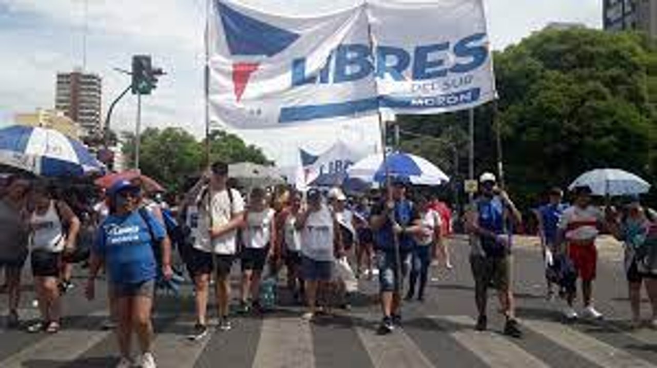 Vicky Tolosa Paz se hace la osa con los reclamos y por eso, Libres del Sur bloquea supermercados de La Plata exigiendo alimentos.