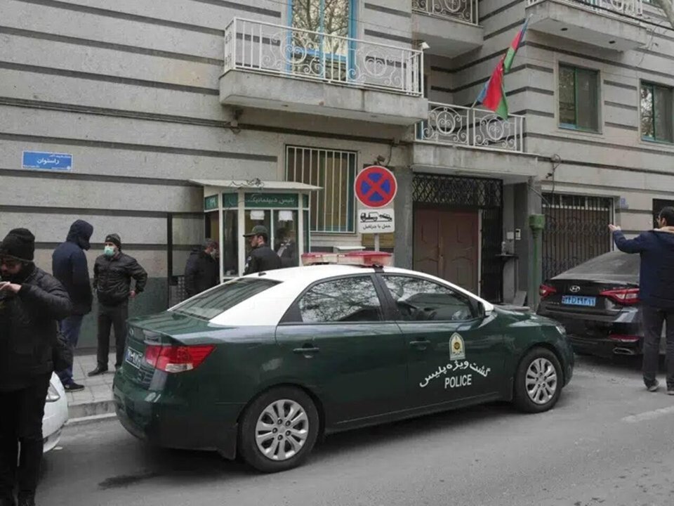 Un muerto y dos heridos en atentado terrorista a la embajada de Azerbaiyán en Irán: el gobierno azerbaiyano venía reclamando protección